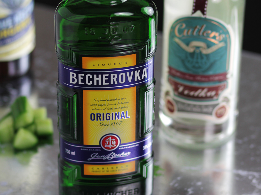 bottiglia di liquore becherovka