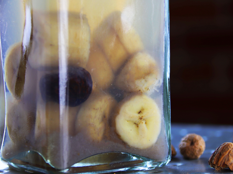 banana nutmeg infused-kompot